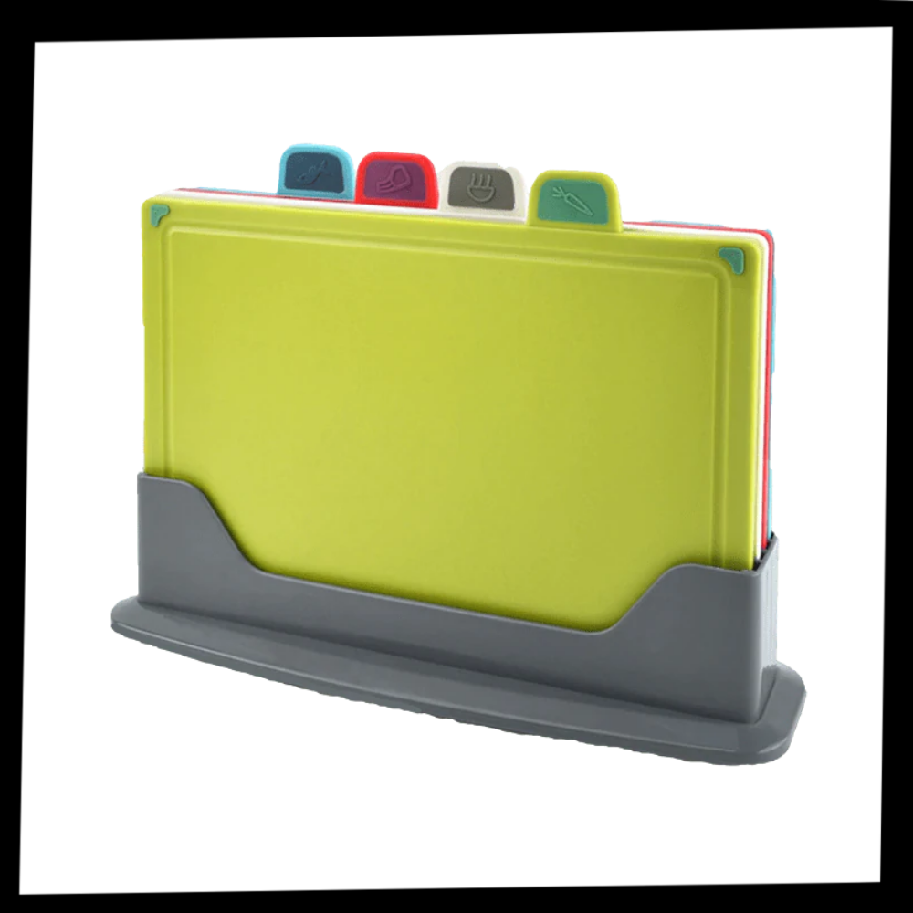 Sett med 4 skjærebrett med holder