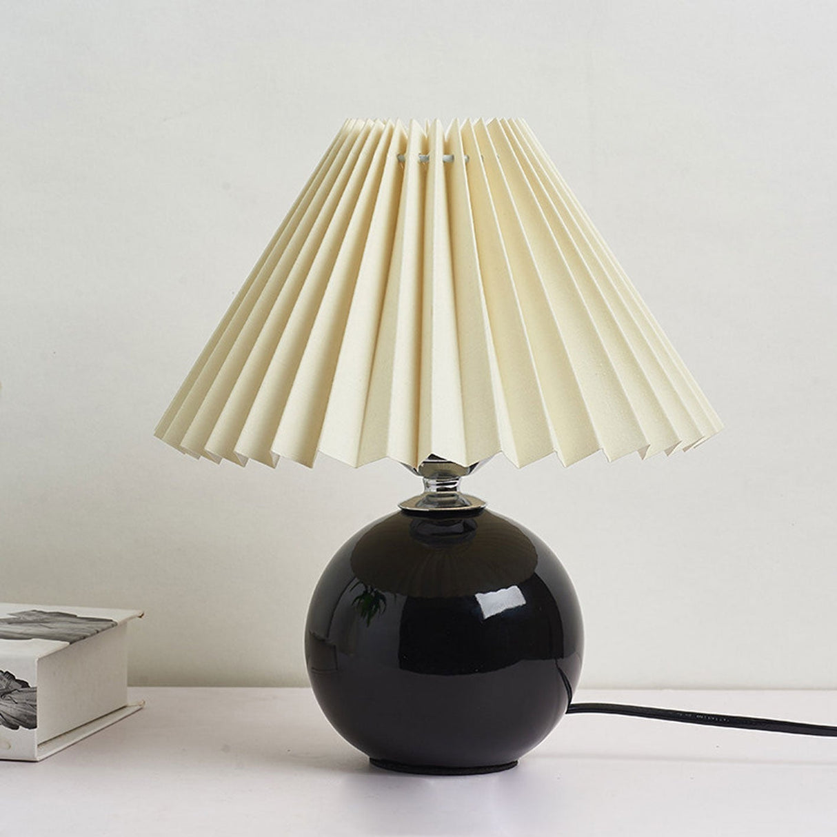 Hjemix | Nordisk minimalistisk 1-lampe bordlampe laget av keramikk med folder