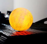 Hjemix | Kreativ Mini Oppladbar 3D Utskrevet Måne 1-Lys LED Bordlampe