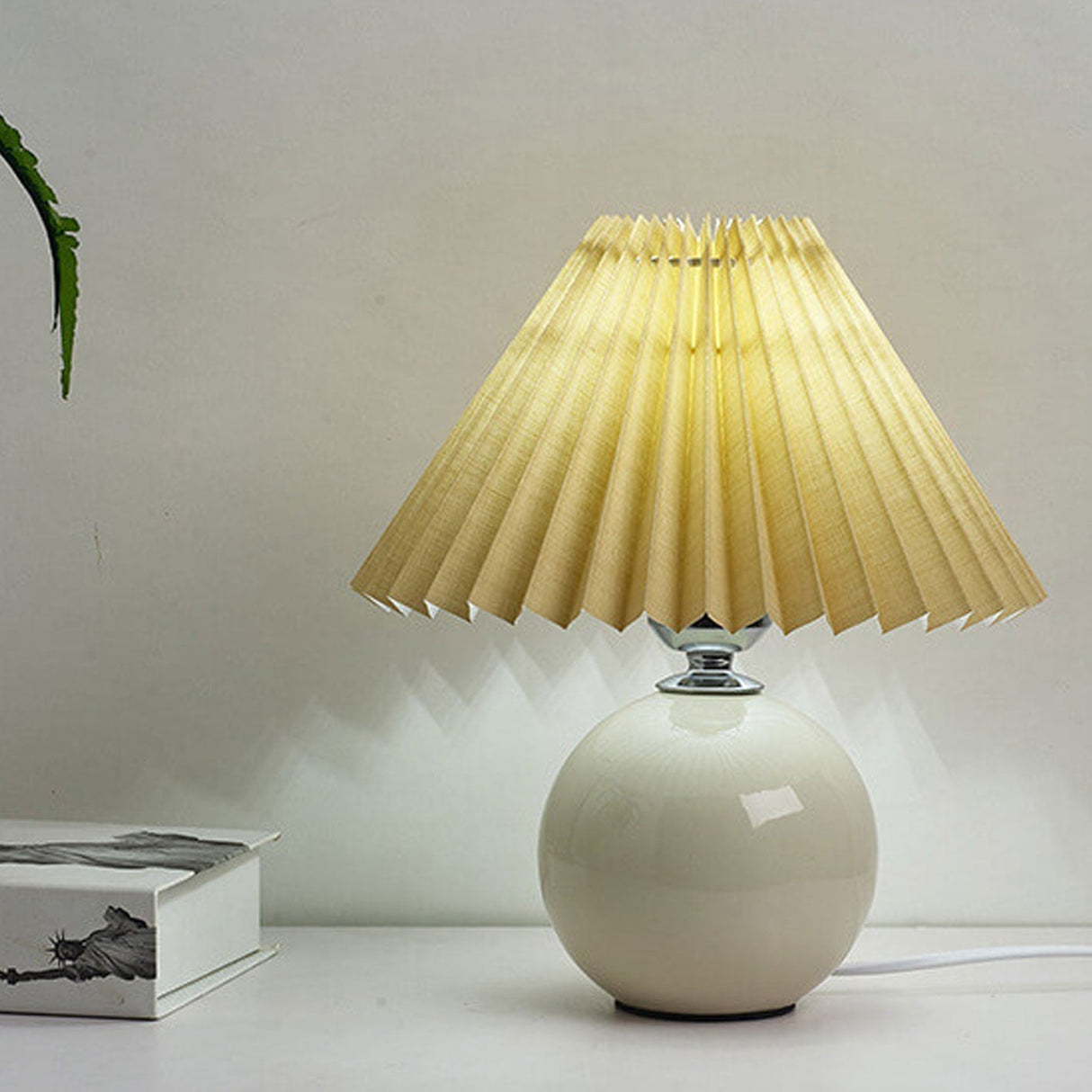 Hjemix | Nordisk minimalistisk 1-lampe bordlampe laget av keramikk med folder