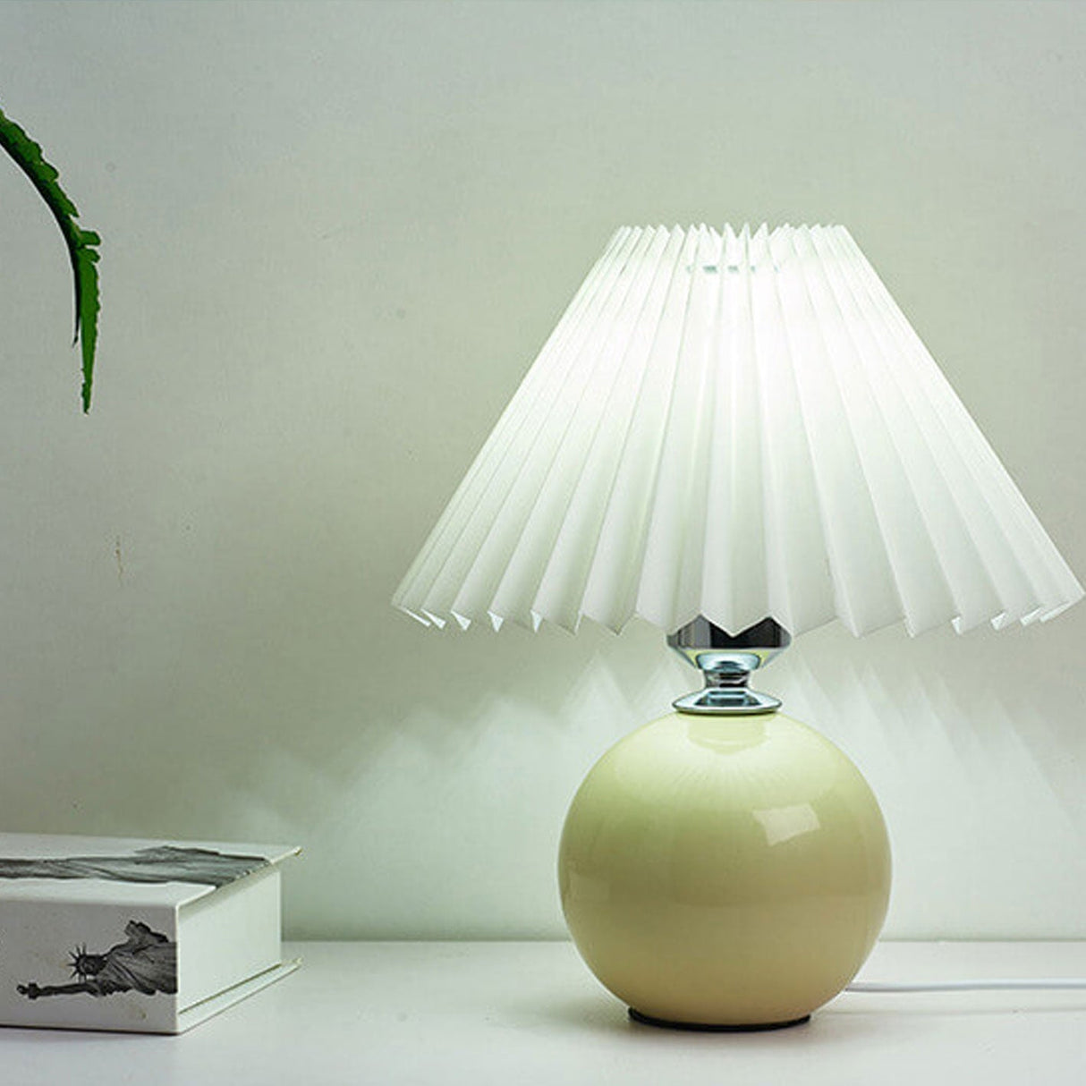 Hjemix | Nordisk minimalistisk 1-lampe bordlampe laget av keramikk med folder