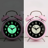 Hjemix | LuminousTime - Elegant Metall Vekkerklokke med Mild Belysning for Fredfulle Morgen- og Kvelder