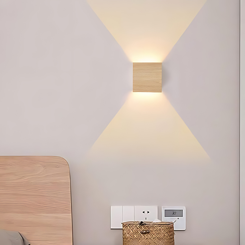 Hjemix | NordiLume | Skandinavisk firkantet trevegglampe