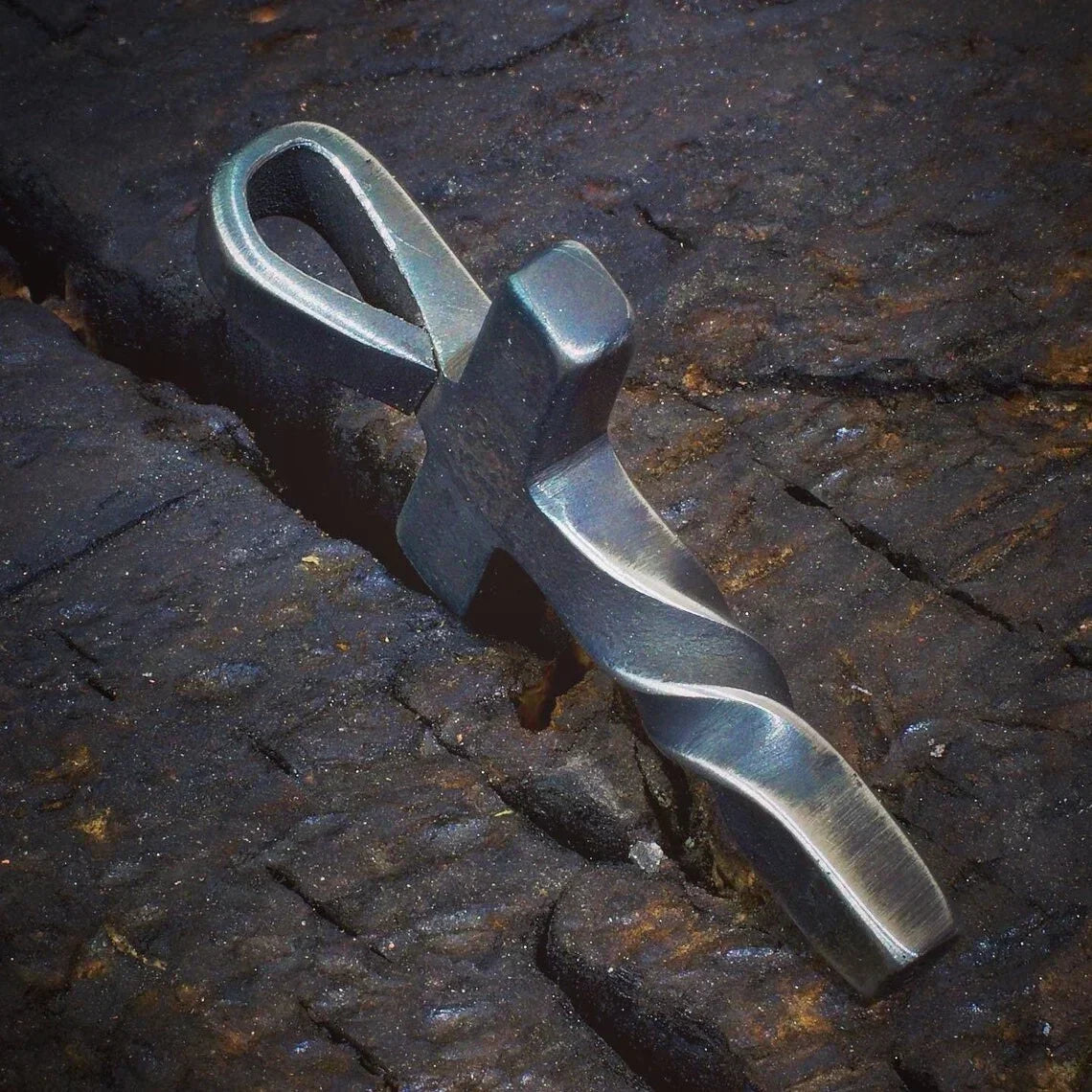 Hjemix | Håndlaget - Kors Nakke Smykke