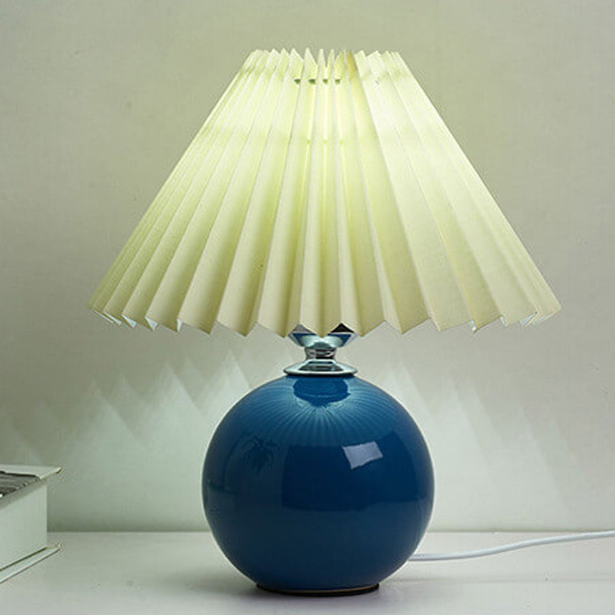 Hjemix | Nordisk minimalistisk 1-lampe bordlampe laget av keramikk med folder