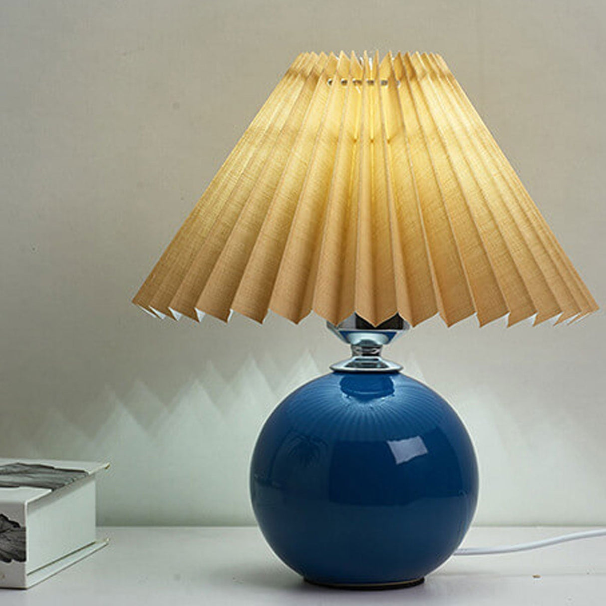 Hjemix | Nordisk minimalistisk 1-lampe bordlampe laget av keramikk med folder