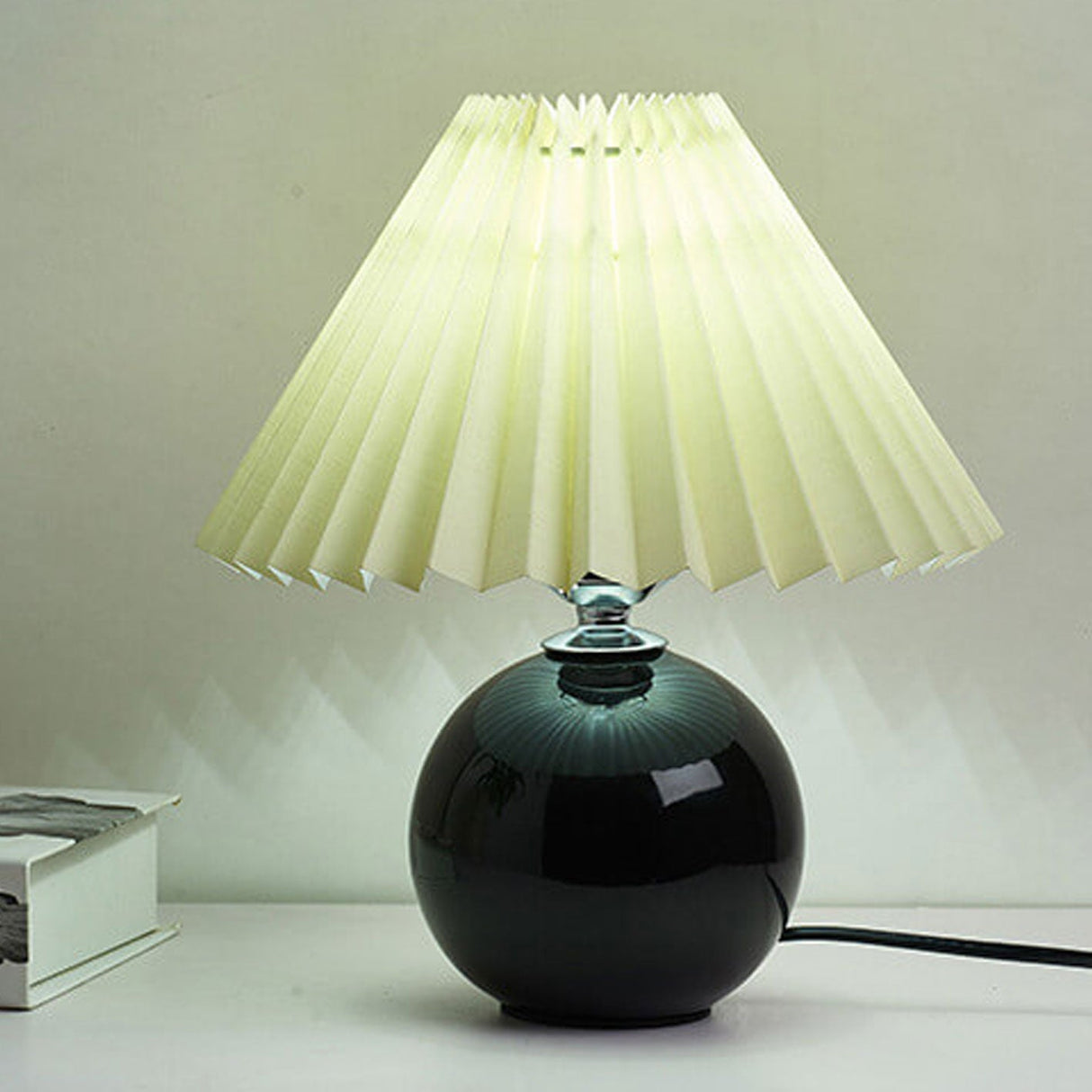 Hjemix | Nordisk minimalistisk 1-lampe bordlampe laget av keramikk med folder