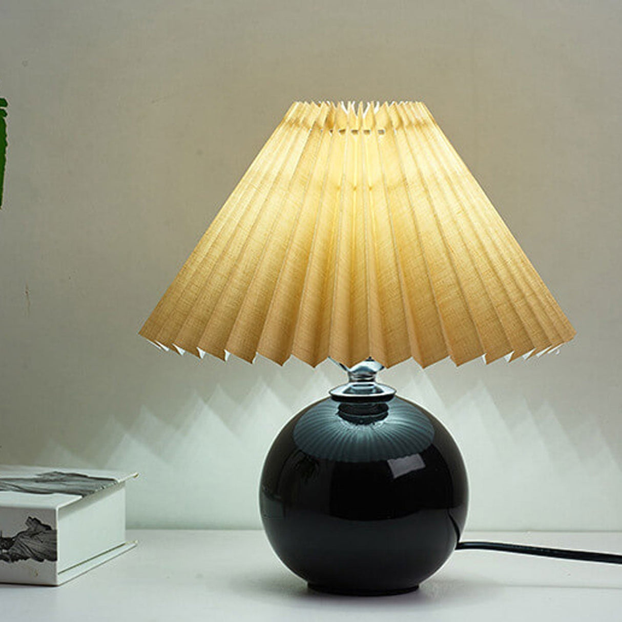 Hjemix | Nordisk minimalistisk 1-lampe bordlampe laget av keramikk med folder