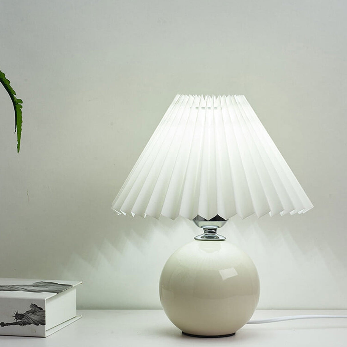 Hjemix | Nordisk minimalistisk 1-lampe bordlampe laget av keramikk med folder