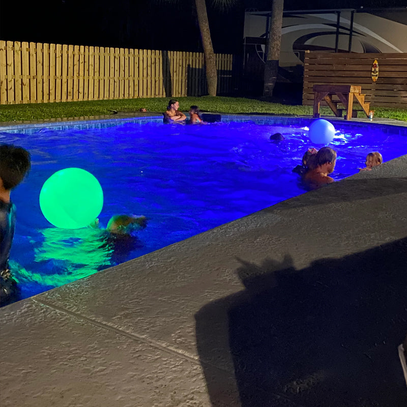 Hjemix | LED Lykt 16 Farger Glødende Strandball