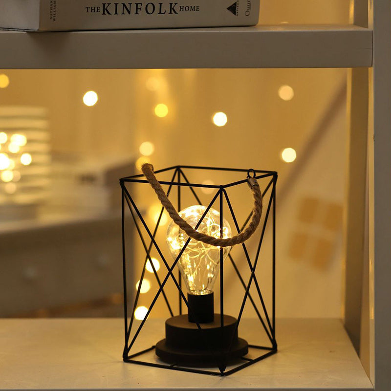 Hjemix | Moderne Minimalist Vertikale Stripete Firkantrund Jern LED Bordlampe For Stue