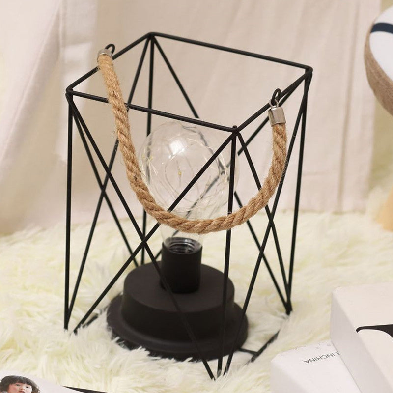 Hjemix | Moderne Minimalist Vertikale Stripete Firkantrund Jern LED Bordlampe For Stue