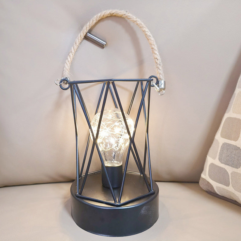 Hjemix | Moderne Minimalist Vertikale Stripete Firkantrund Jern LED Bordlampe For Stue