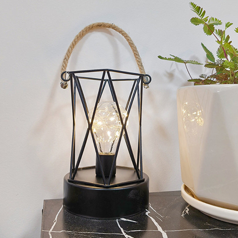 Hjemix | Moderne Minimalist Vertikale Stripete Firkantrund Jern LED Bordlampe For Stue