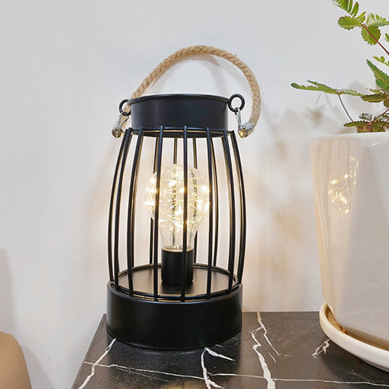 Hjemix | Moderne Minimalist Vertikale Stripete Firkantrund Jern LED Bordlampe For Stue