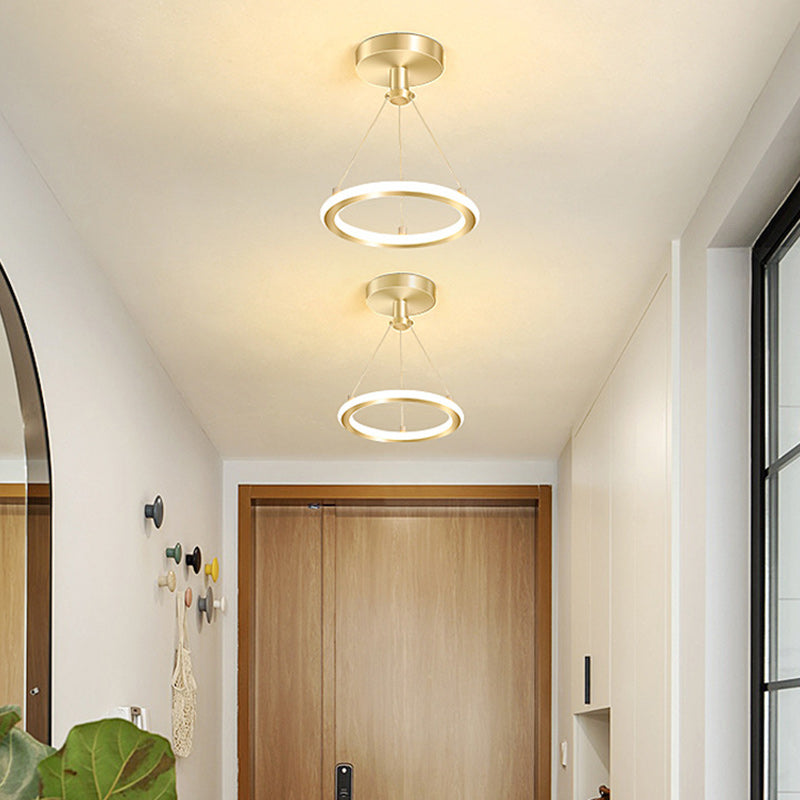 Hjemix | Moderne Nordisk Rund Metall Silica LED Semi-Flush Mount Taklampe for Korridor