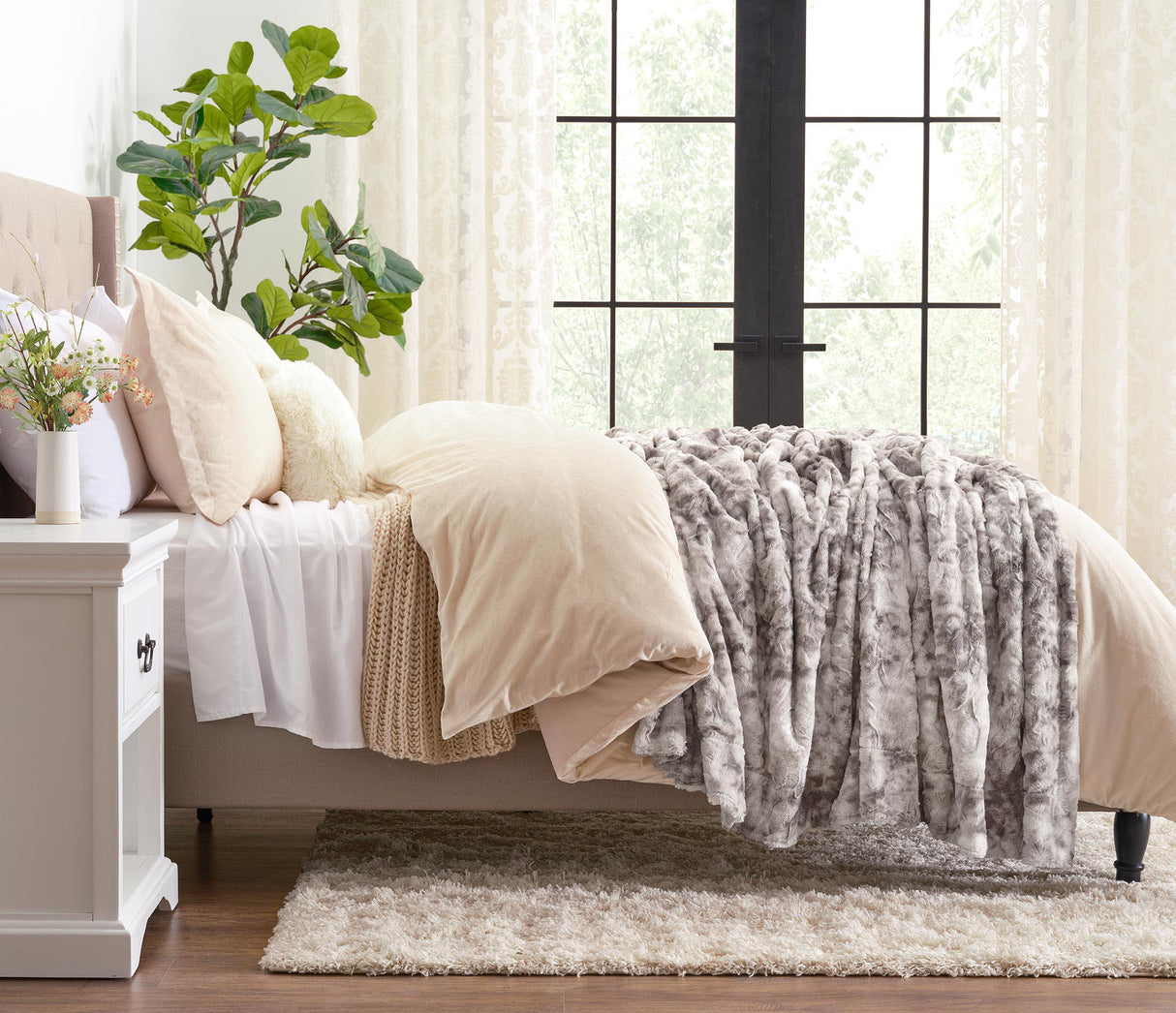 Hjemix | Dobbeltsidig oversized ulv faux fur kastepledd