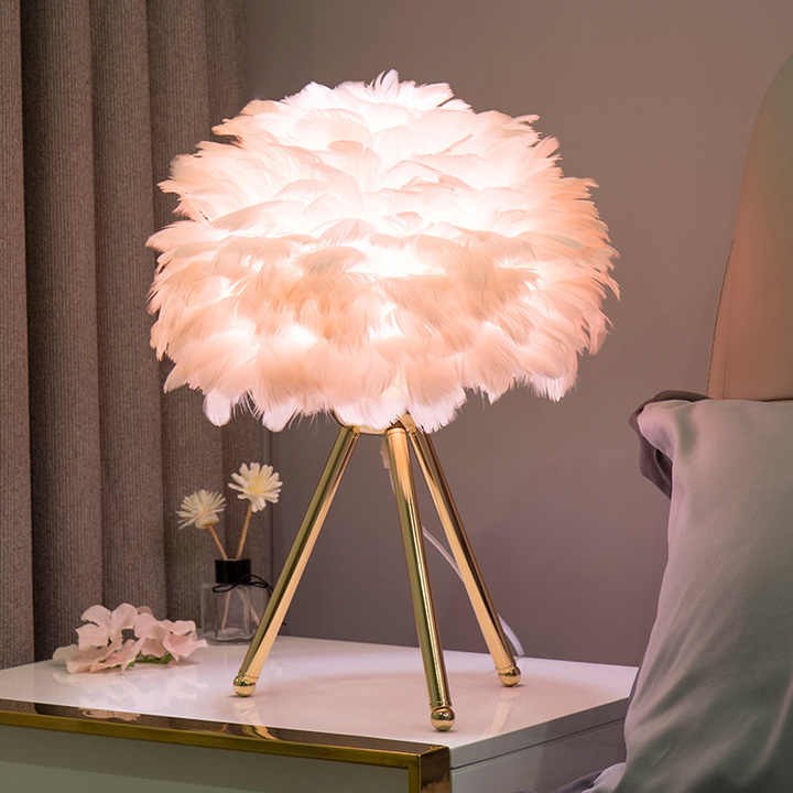 Hjemix | Bordlampe - FeatherLux - Dimbar Lys - Elegant Fjærdesign