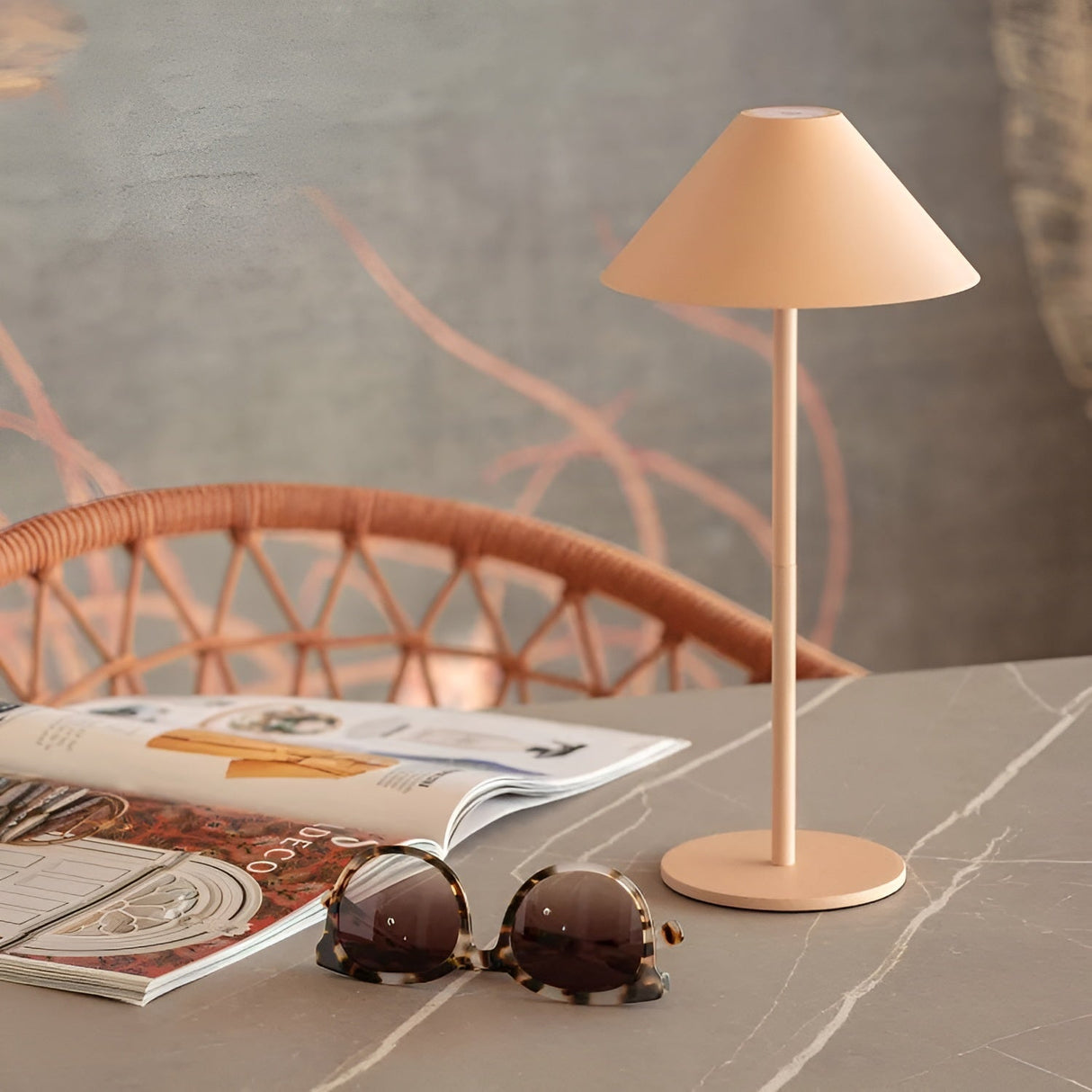 Hjemix | LumiLuxe - Dimbar nordisk kjegle LED-bordlampe med berøringskontroll