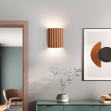 Hjemix | Stripete LED vegglampe laget av harpiks for en moderne nordisk atmosfære