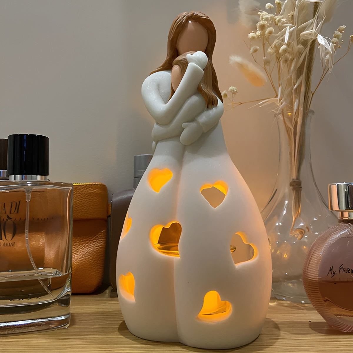Hjemix | Omfavne Mor Datter Figur Flammende Lysestake - LoveGlow