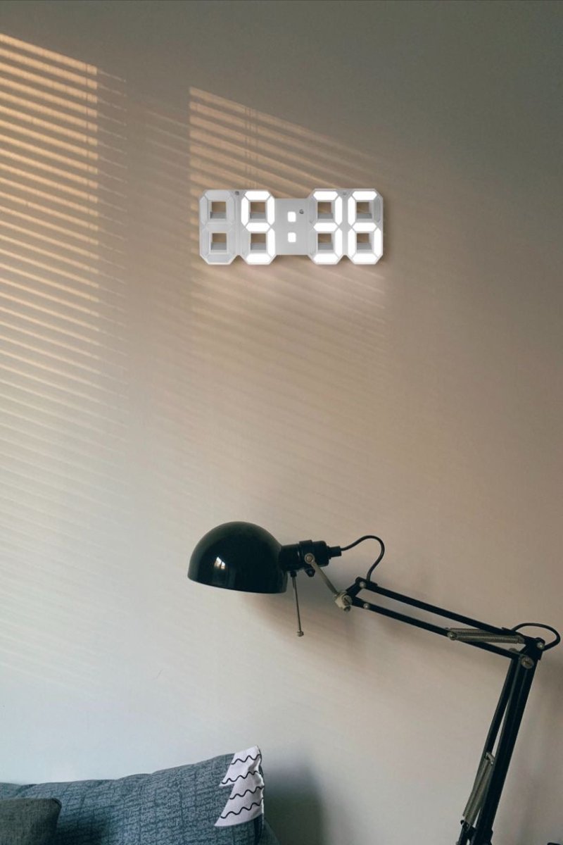 Hjemix 3D LED Veggklokke | Moderne Digital Klokke | Dimmbar LED Lys | Stilfull Veggdekor