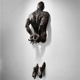 Hjemix | Imitasjon Kobber Harpiks Ornament Abstrakt Figur Veggkunst Klatrer 3D Gjennom Vegg Statue Skulptur