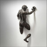 Hjemix | Imitasjon Kobber Harpiks Ornament Abstrakt Figur Veggkunst Klatrer 3D Gjennom Vegg Statue Skulptur