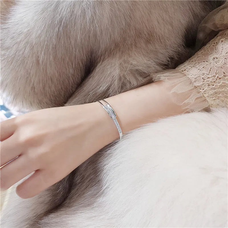 Hjemix | Åpen armbånd laget av 925 sterling sølv med zirkonia