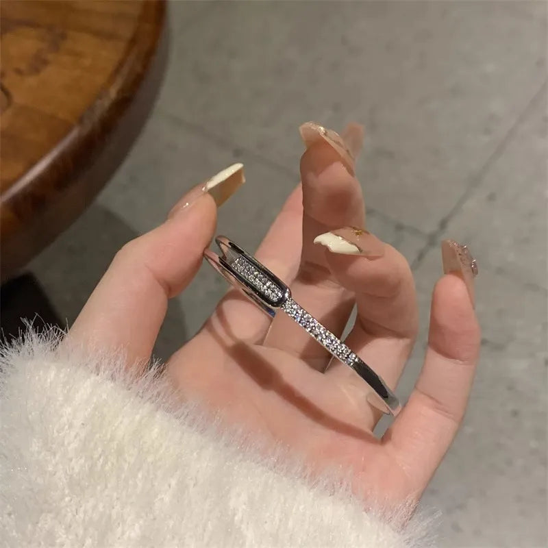 Hjemix | Åpen armbånd laget av 925 sterling sølv med zirkonia