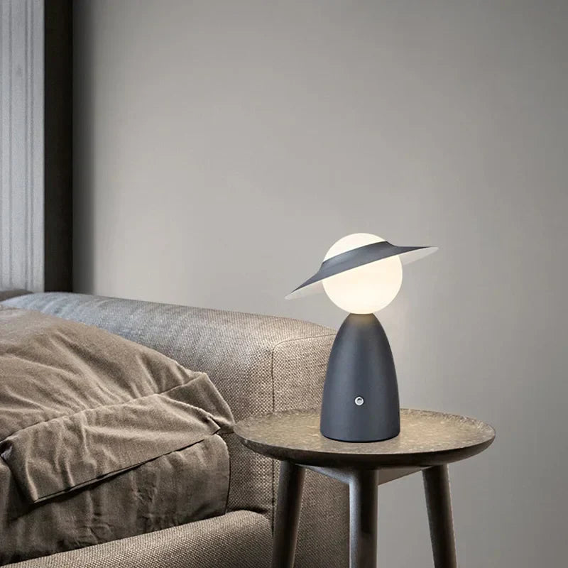 Hjemix | Batteri Bordlampe Mann med Hatt