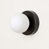 Hjemix | LumiGlobe - Moderne Vegglampe med Glassblokk i Mid-Century Stil