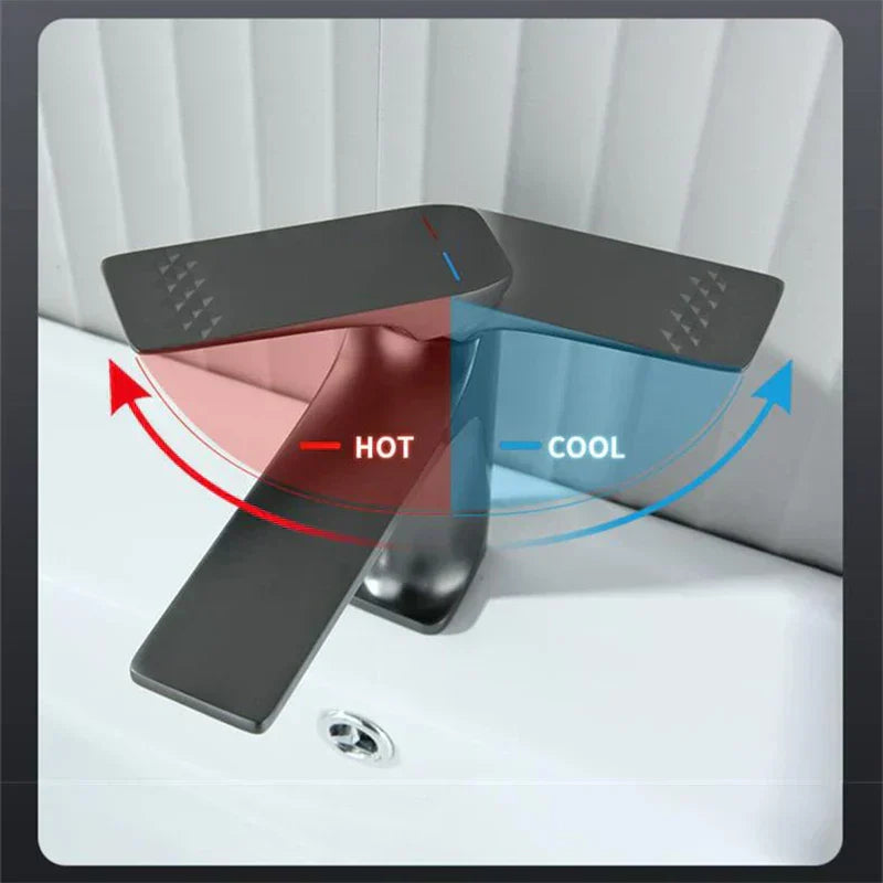 Hjemix | Elegant badevannkran - med enkel dør for tidløs komfort