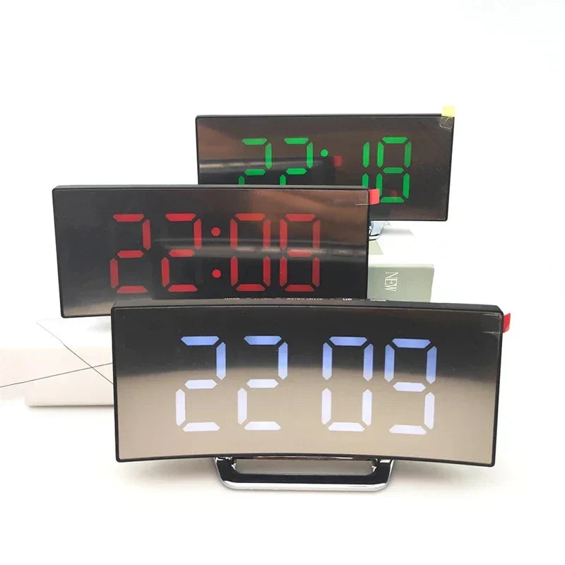 Hjemix | LED buet skjerm digital vekkerklokke med USB-lading