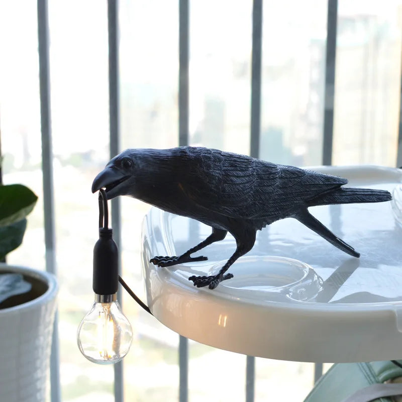 Hjemix | Moderne Lucky Bird Bordlampe – Kreativ Resin Dyre Design for Soverom og Stue