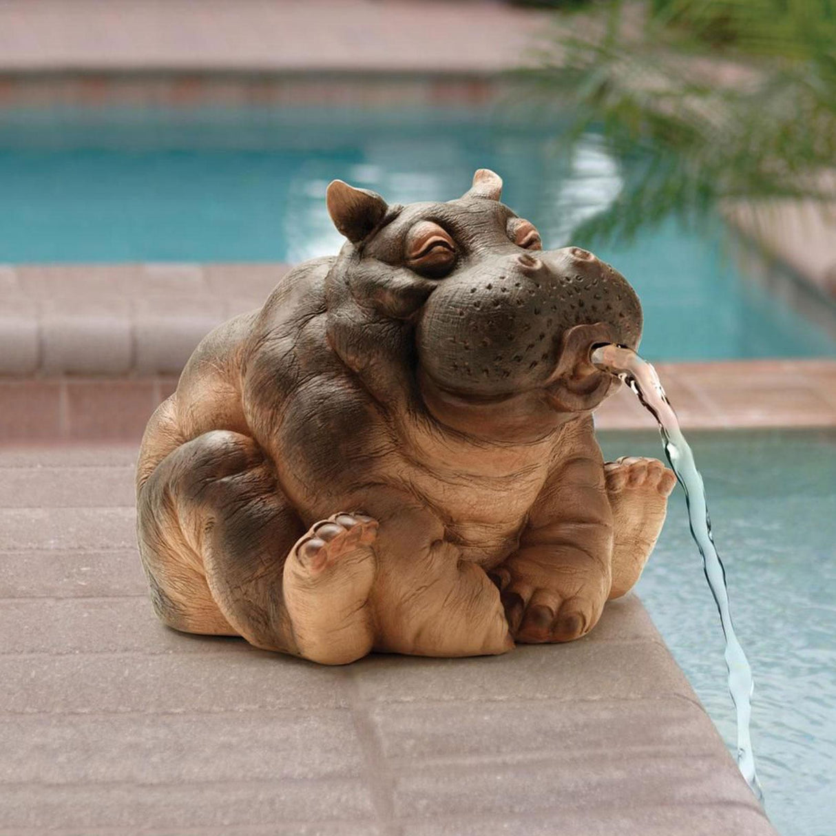 Hjemix | Lekfull Flodhest Hage Sprinkler Statue