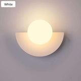 Hjemix | Halvmåne Metall Vegglampe. Finnes i 2 forskjellige størrelser og ulike farger.