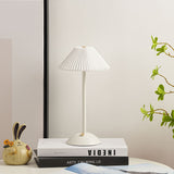Hjemix | Moderne skandinavisk oppladbar jernstoff cone plisserte LED bordlampe for nattbord