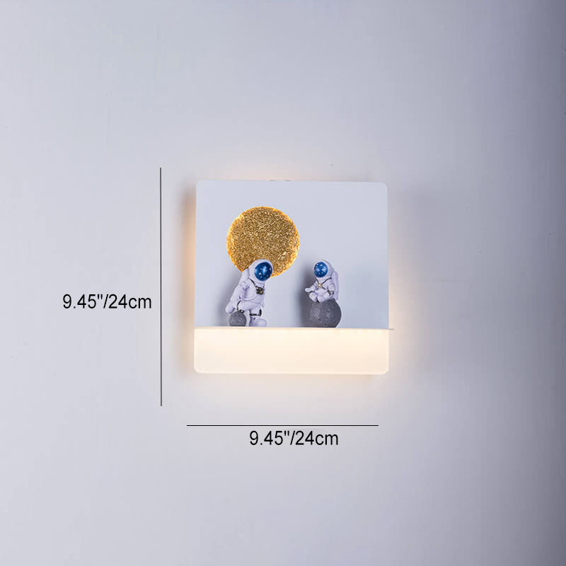 Hjemix | Moderne Kreativ Jern Harpiks Rund Astronaut LED Vegglampe for Soverom