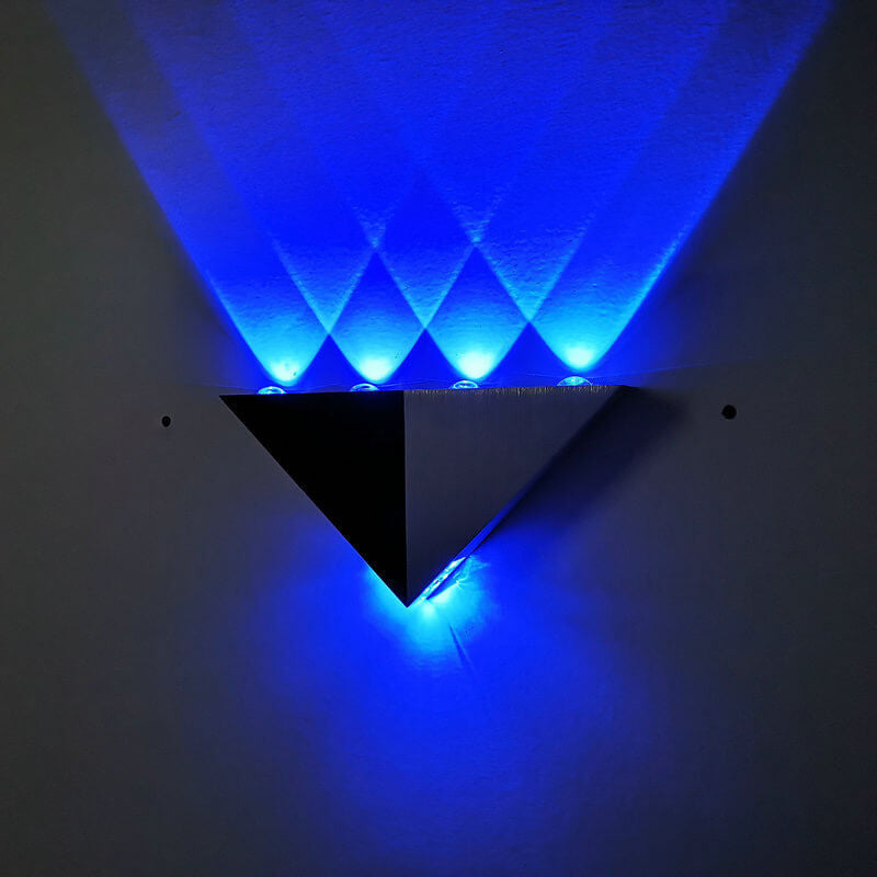 Hjemix | TriLumina Prism LED Vegglampe | Kreativ Pyramide Design | Aluminium & Akryl | Fargede Lysalternativer
