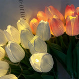Hjemix | LED-lampe med kunstig tulipanbukett perfekt for gaver eller som bryllupsfest hjemmeinnredning