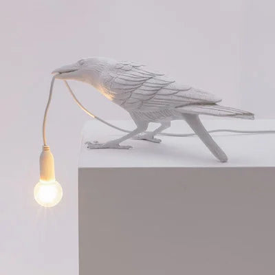 Hjemix | Moderne Lucky Bird Bordlampe – Kreativ Resin Dyre Design for Soverom og Stue