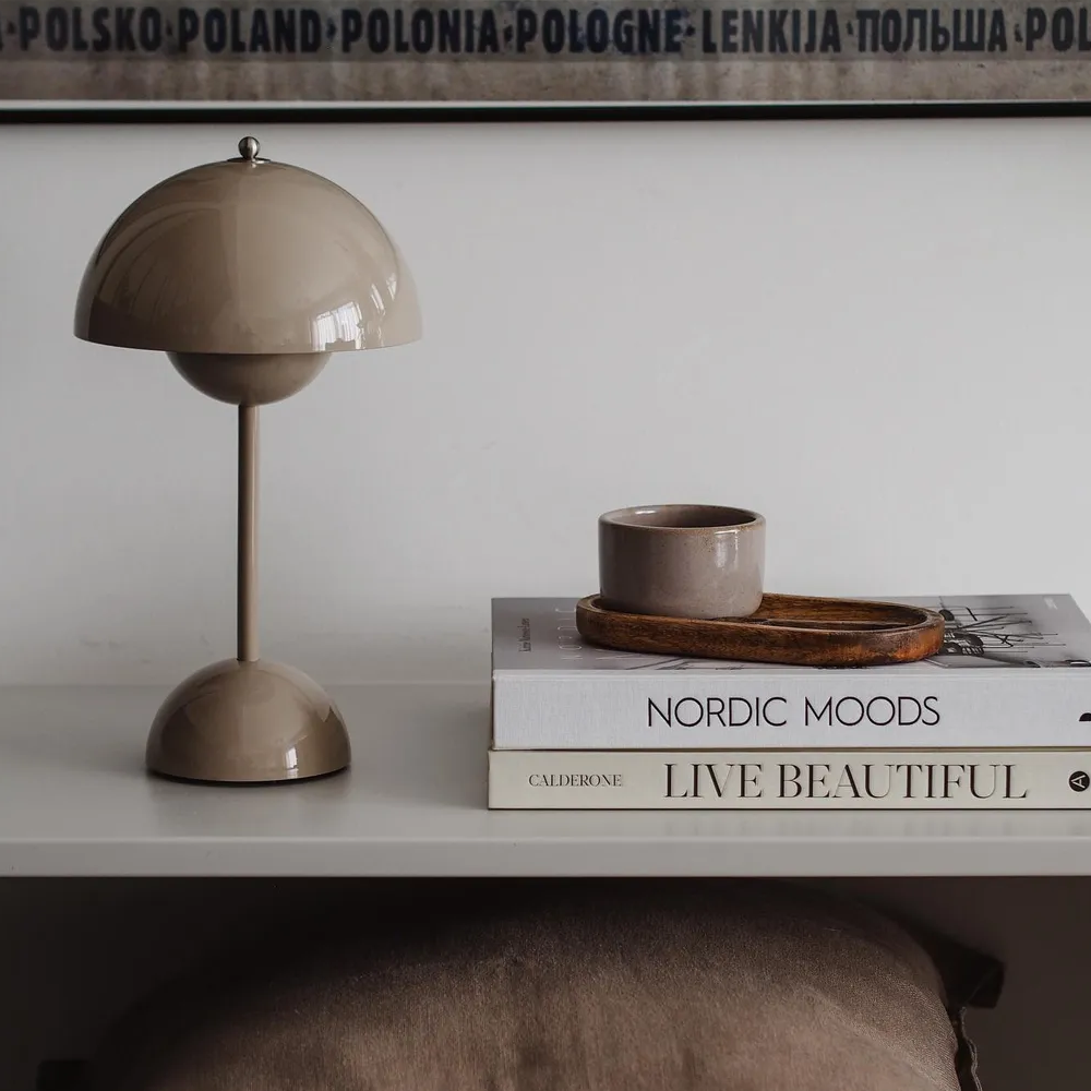 Hjemix | Moderne Bordlampe - Enkel og Minimalistisk