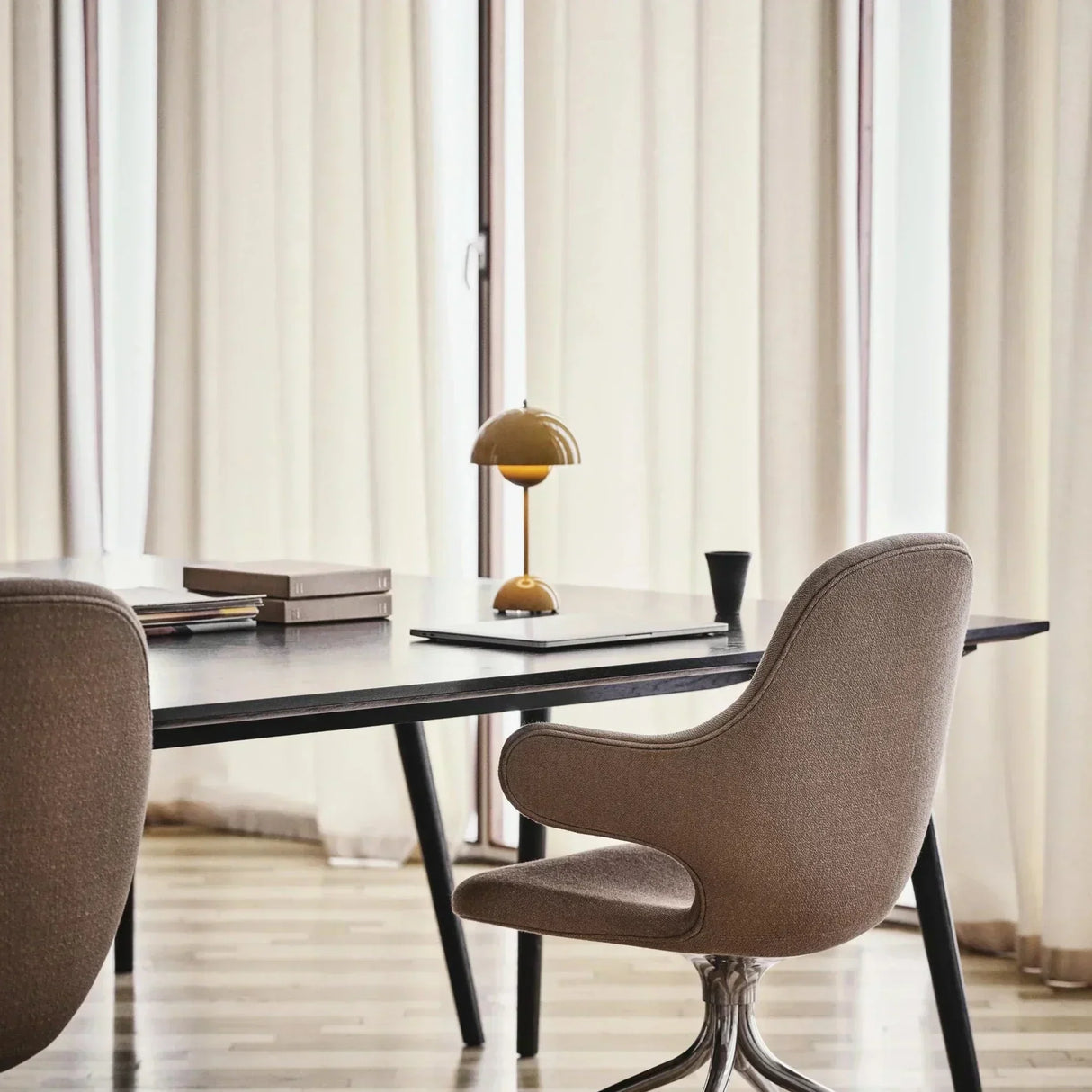 Hjemix | Moderne Bordlampe - Enkel og Minimalistisk