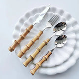 Hjemix | Bestikksett med bambushåndtak laget av rustfritt stål