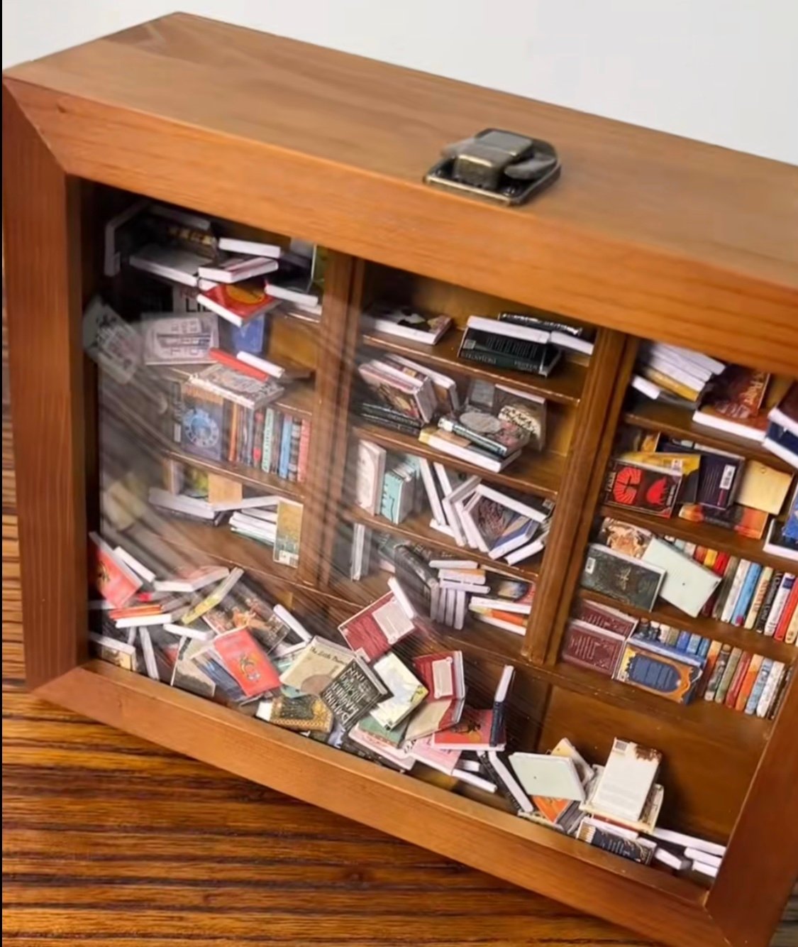 Hjemix | Håndlaget Angst Bokhylle | Rist Vekk Angsten Din