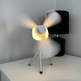 Hjemix | Mini bærbar takvifte med LED-lys og fjernkontroll – 4 hastigheter, USB-ladbar
