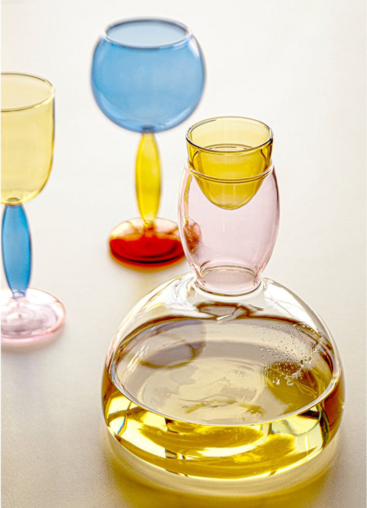 Hjemix | Kalk og karaffel laget av farget glass av Phillips