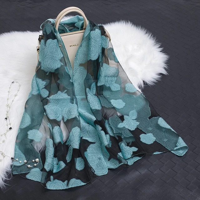 Hjemix | Silkesjal med utskåret blomstermotiv