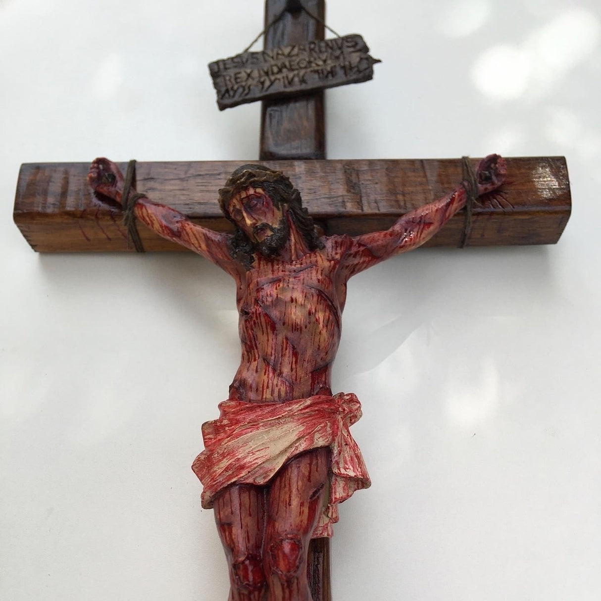 Hjemix | Håndlaget - Realistisk Kristi Kors